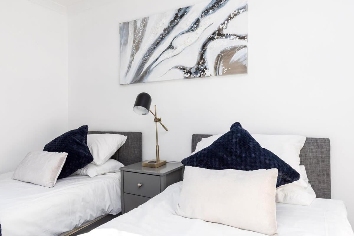 Villa 19A The Broadwalk - Cozy 1Br In The Heart Of Crawley Near Gatwick Airport Great For Contractors And Flight Crew Students Exterior foto