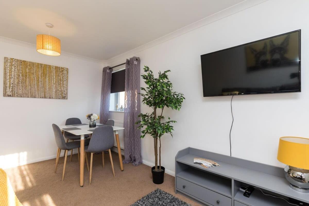 Villa 19A The Broadwalk - Cozy 1Br In The Heart Of Crawley Near Gatwick Airport Great For Contractors And Flight Crew Students Exterior foto